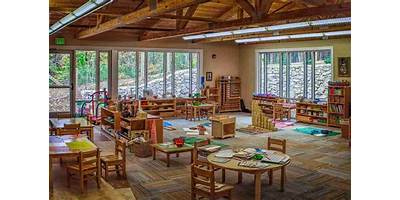 HILLTOP MONTESSORI SCHOOL (COLEGIO LA CIMA DE MONTESSORI)